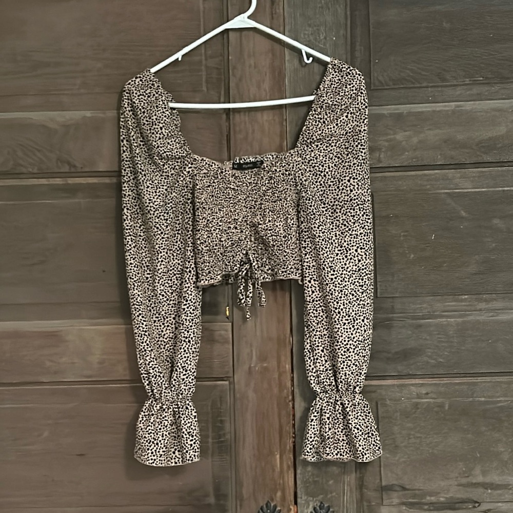HESPERUS LONG SLEEVE‎ ANIMAL PRINT CROPPED  TOP SIZE MEDIUM